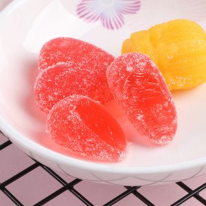 廠家直銷 嗨吃軟糖 草莓味爆漿糖果 心形零食 現(xiàn)貨批發(fā) 可貼 可代